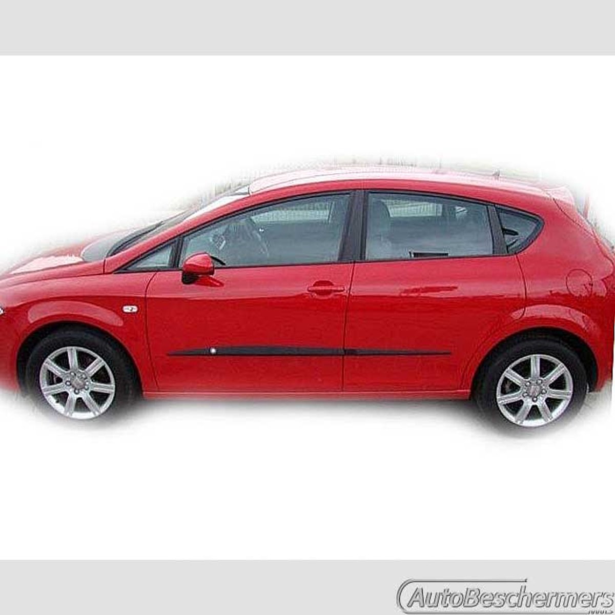 Stootlijsten set zwart voor Seat Leon Hatchback 03.2005-11.2012. De stootstrips zijn zelfklevend. Set a 4 stuks (#0026)