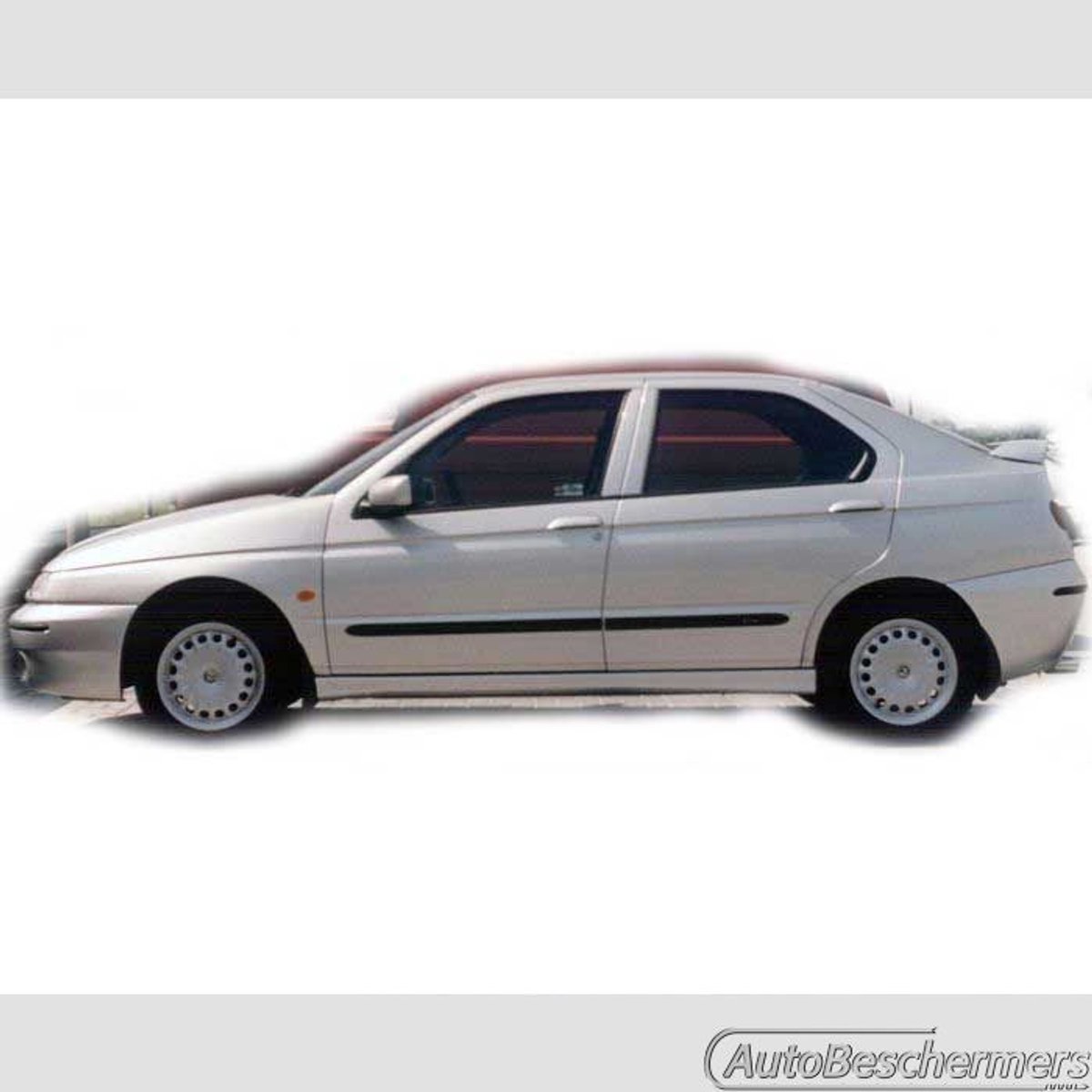Stootlijsten set zwart voor Alfa Romeo 146 1994-2001. De stootstrips zijn zelfklevend. Set a 4 stuks. (#0001)