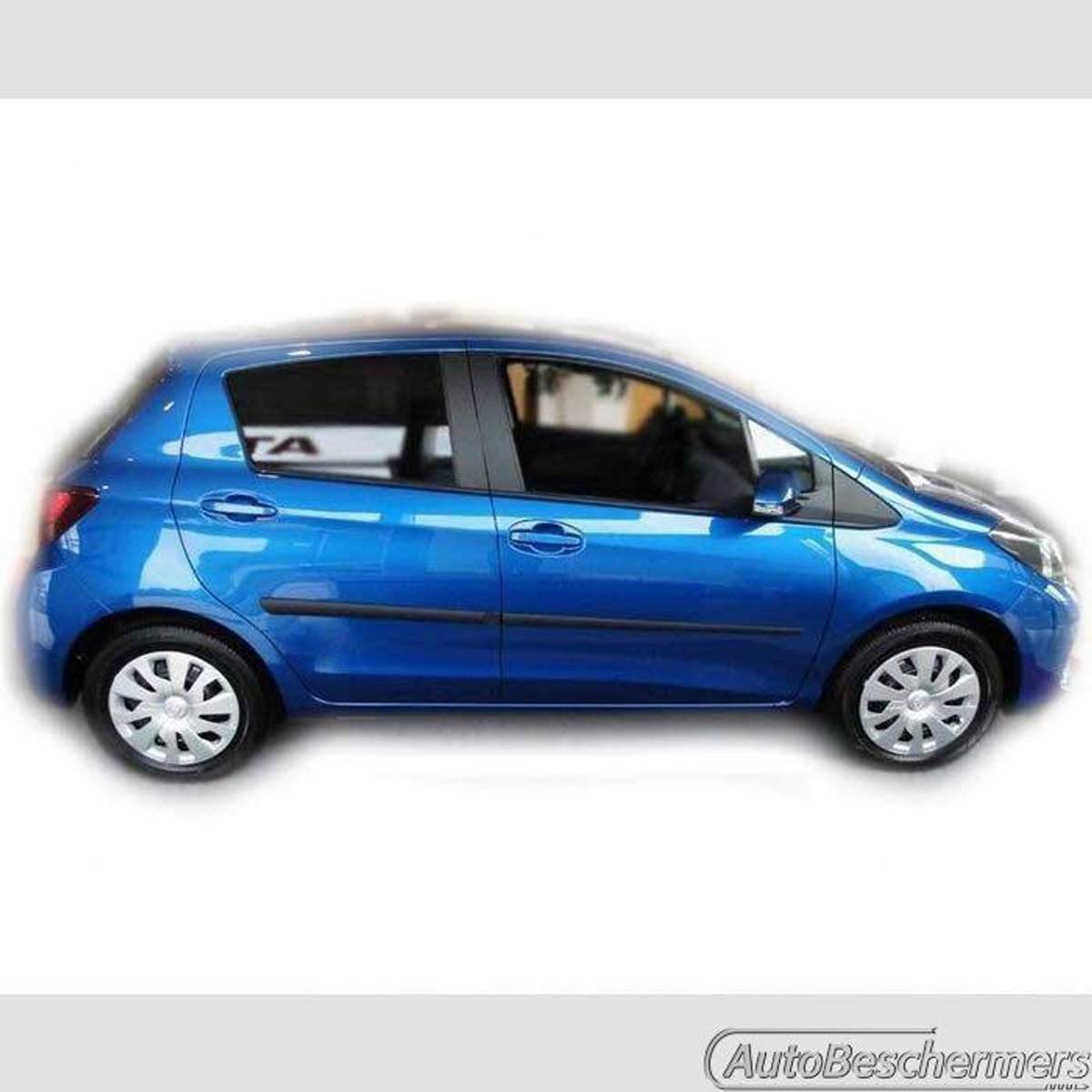 Stootlijsten set zwart voor Toyota Yaris 5-deurs 08.2014-03.2017. De stootstrips zijn zelfklevend. Set a 4 stuks (#0020)