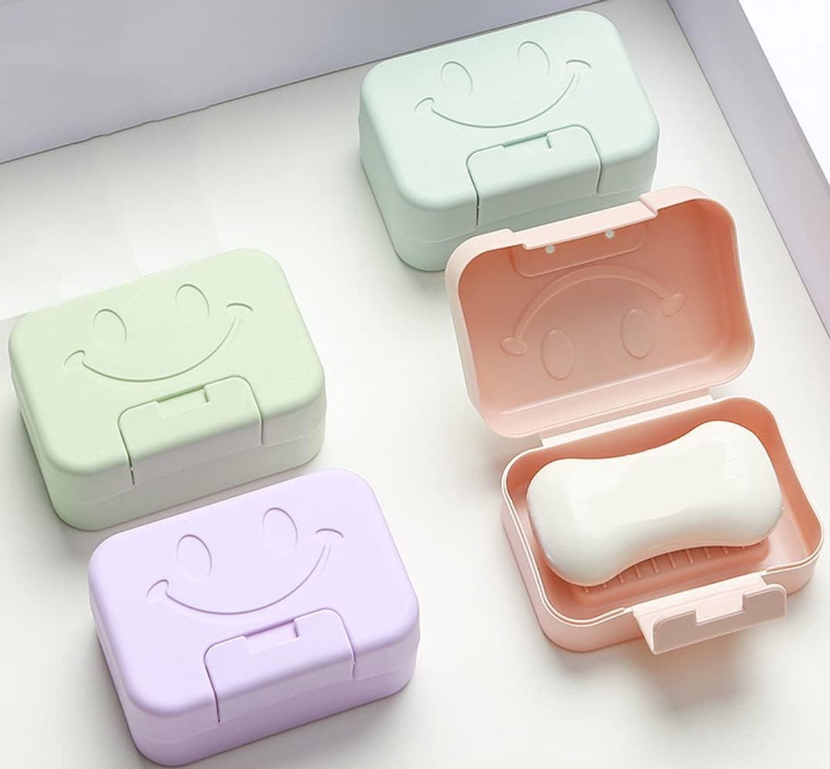 SnelShoppen - Plastic Zeepdoos voor Reizen, Waterdicht, Draagbaar met Deksel, Ideaal voor Thuis, School, Kamperen, 4 Kleuren, Compact & Lichtgewicht