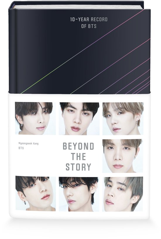 Boek '10-Year Record of BTS' met zes portretten van BTS-leden en de tekst 'Beyond The Story'.