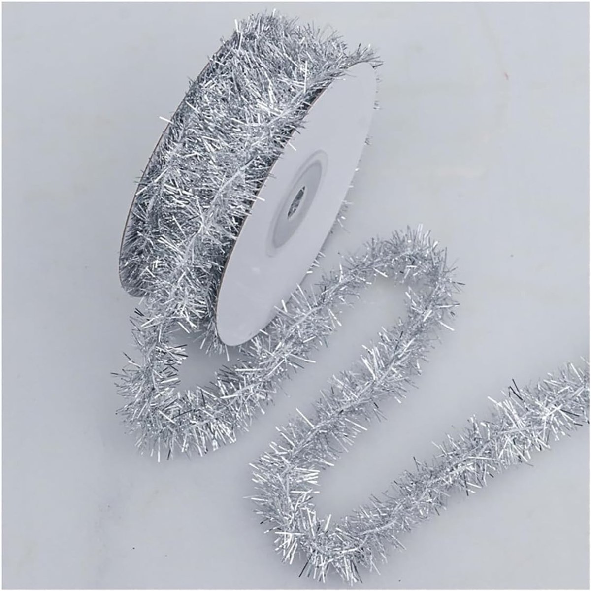 Dunne glitter slinger voor kerstversiering, metallic decoratielint voor boom en cadeaus, zilver, 102 m
