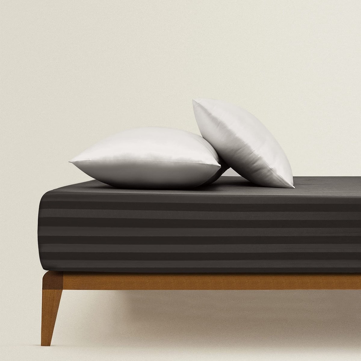 Elzusha - Satin Fitted Sheet - 200 x 200 cm, Grijs met Zijdeglans Streep