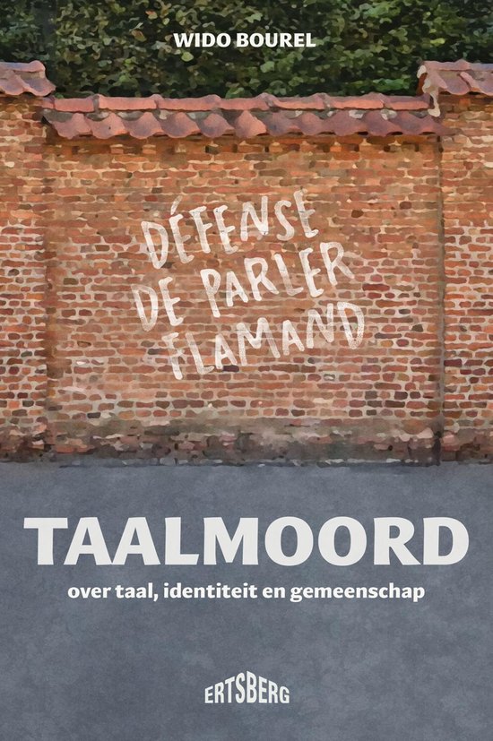 Boekomslag met tekst 'TAALMOORD over taal, identiteit en gemeenschap' en 'DÉFENSE DE PARLER FLAMAND' op een bakstenen muur.
