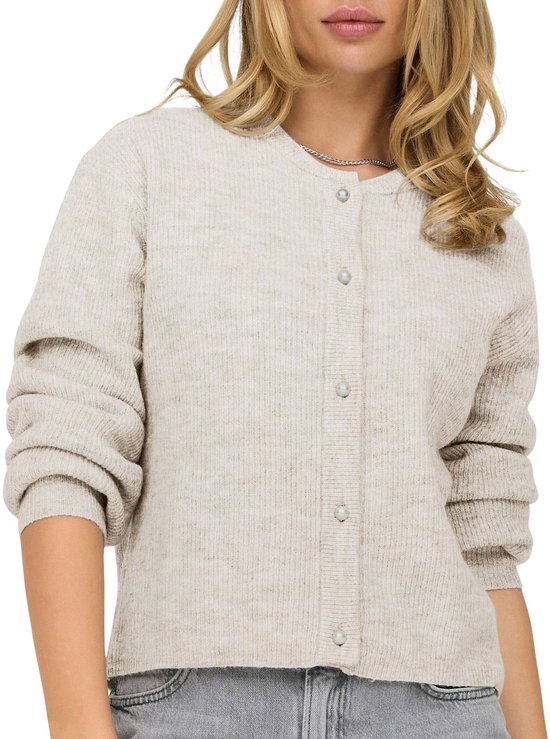 Dames vest met ronde hals en knopen, beige, op model.