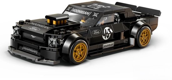 Zwarte LEGO Ford Mustang Hoonicorn V1 met gouden velgen, "HOONIGAN" en Ford logo's.