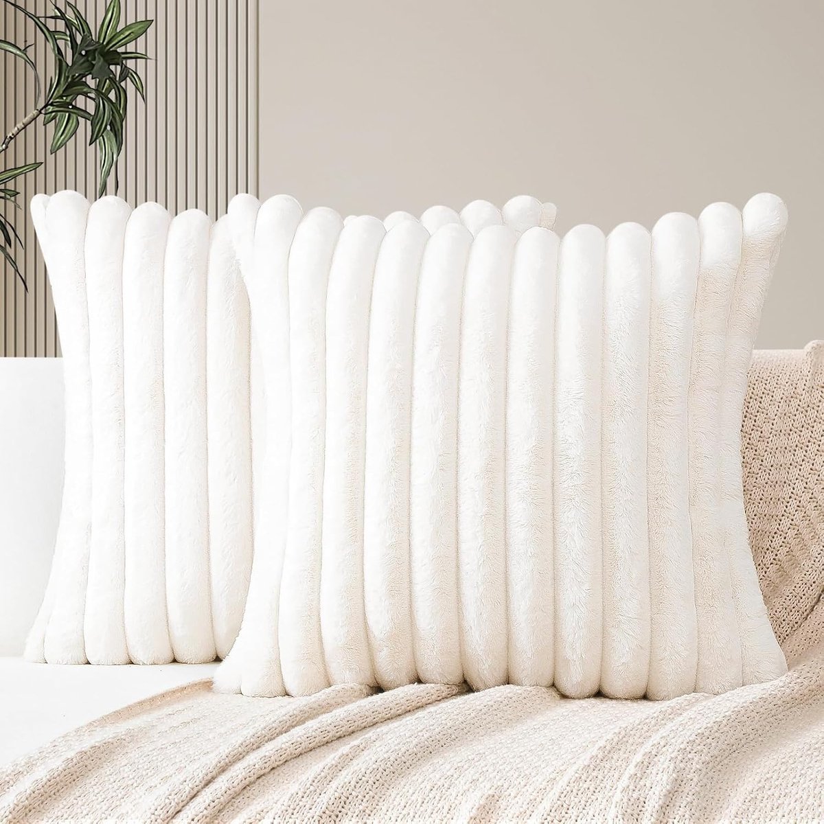 Dubbelzijdige Pluche Decoratieve Kussenhoezen Set van 2 - Zachte Gestreepte Kussencovers voor Sofa en Slaapkamer 45 x 45 cm Beige