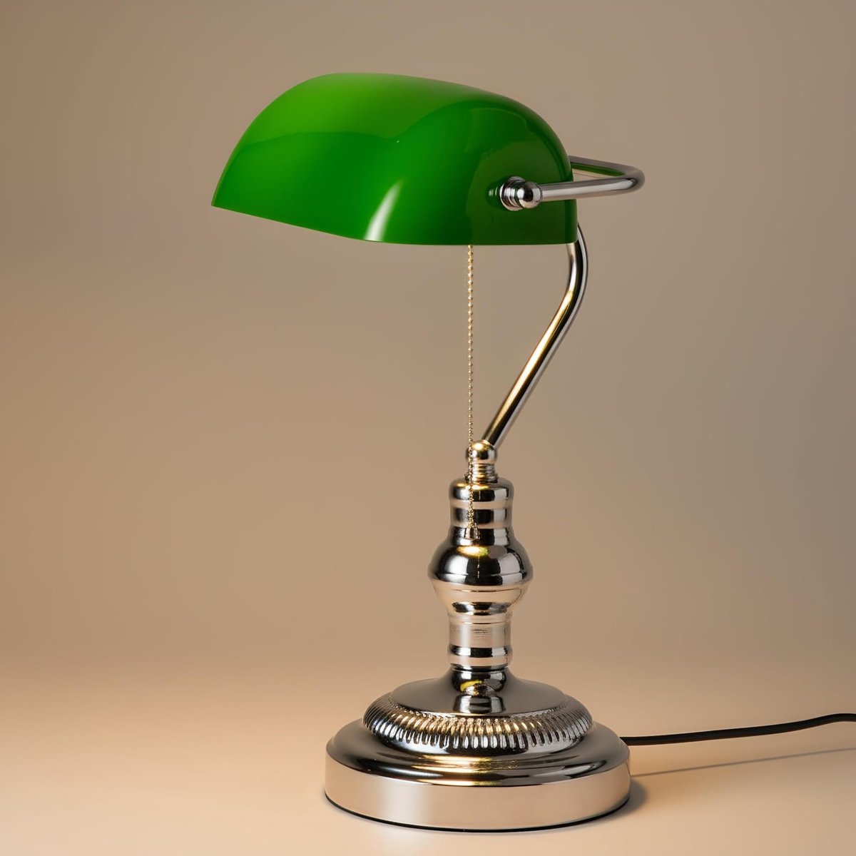 Omgoods - Barcelona LED Vintage Bankers Table Lamp - Retro Stijl Bureau Lamp met Groene Glas Shade