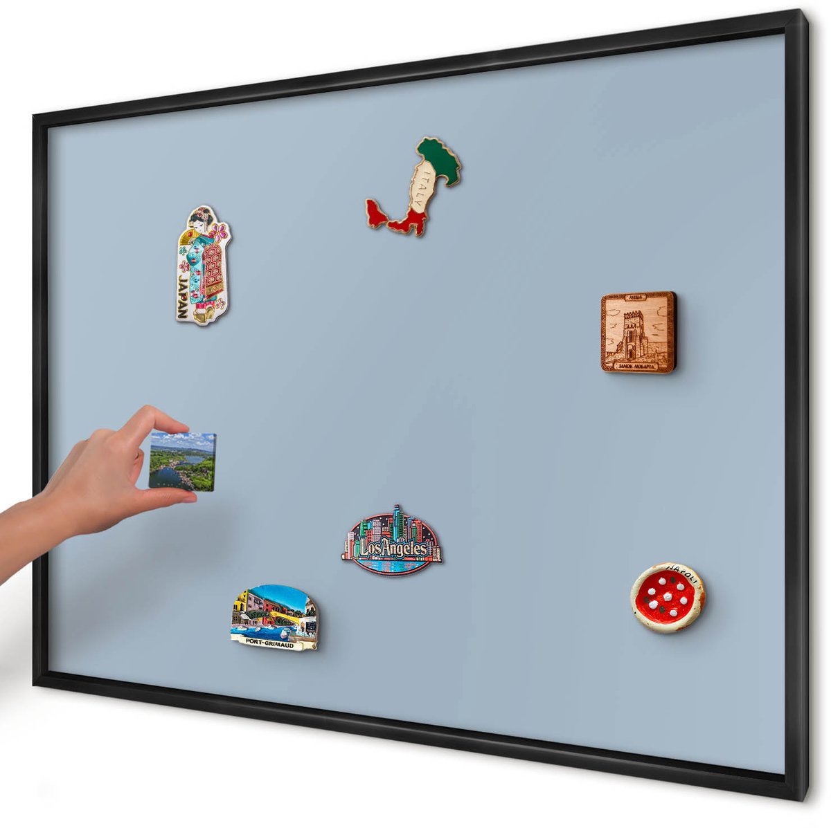 Artprintcave Blauw Magneetbord mit Zwart Frame - 100x70 cm - Pastelblauw Wandbord Magnetisch - Minimalist Bord Voor Magneten - Achtergronden En Patronen