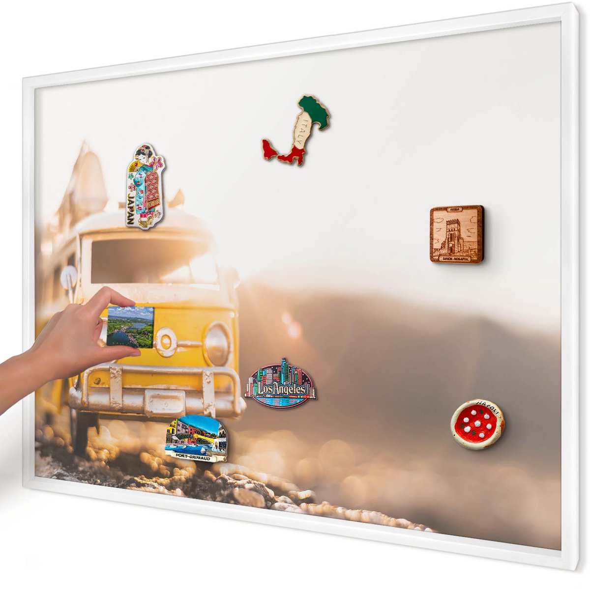 Artprintcave Geel Magneetbord mit Witte Lijst - 100x70 cm - Retro Reizen Magnetisch Bord - Retro Magneet Bord mit Frame - Voertuigen