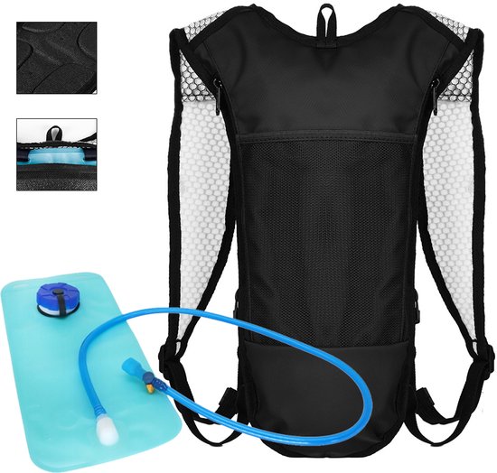 Zwarte rugzak met mesh schouderbanden en een blauwe drinkzak met slang. Detailafbeeldingen van de gewatteerde rug.