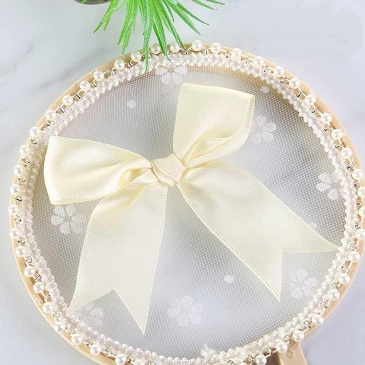 - Grote satijnen linten - Handgemaakt - Zwaluwstaart bowknot - Decoratie linten - Voor feestjes - Beige - 50 stuks - 8,5 cm x 8,5 cm - Geschenkverpakking, kerst, bruiloft