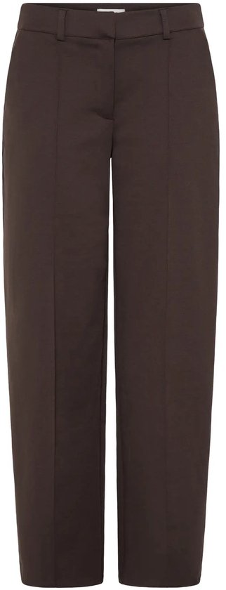 Donkerbruine wijde broek met steekzakken aan de voorkant en paspelzakken aan de achterkant.