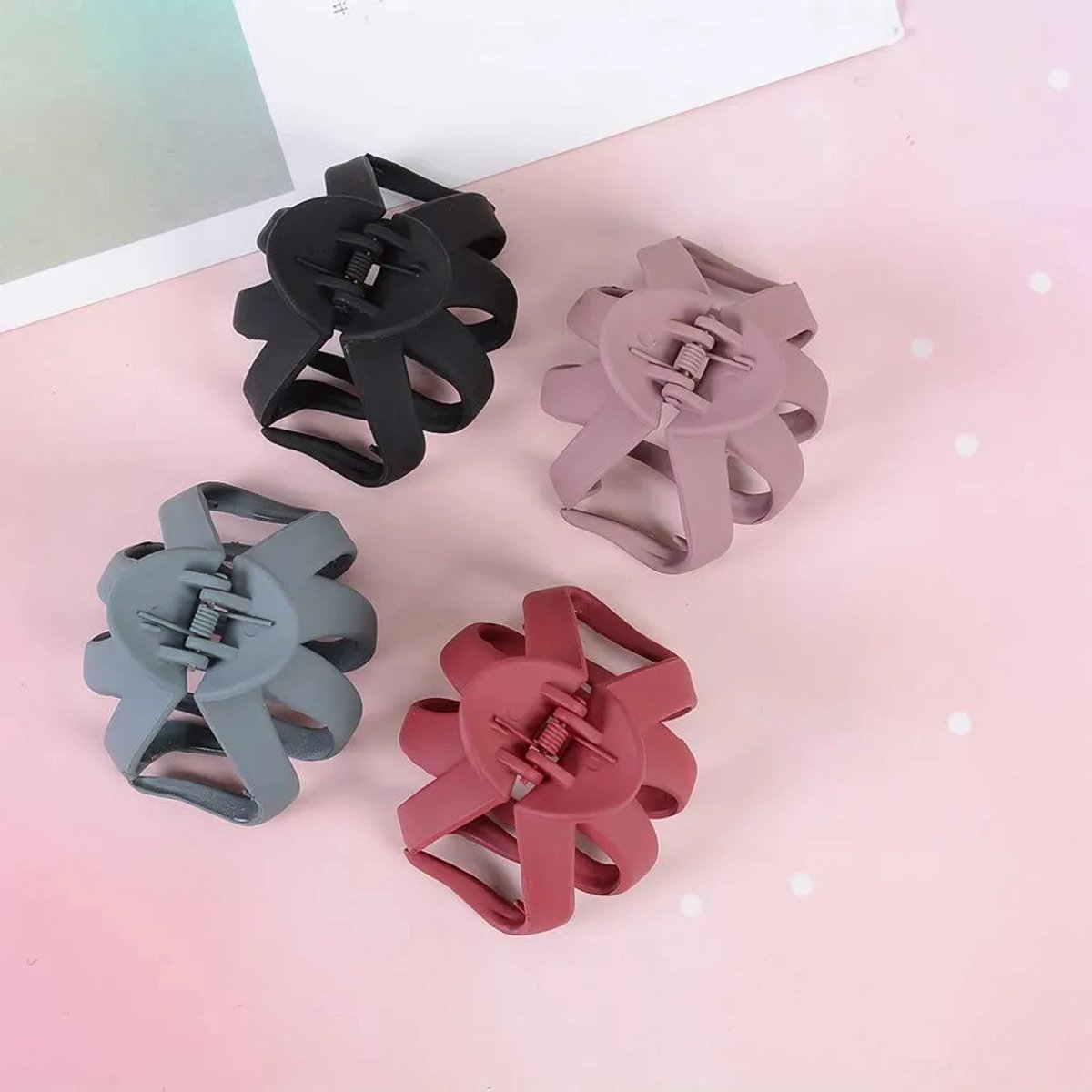 Een set van 6 middelgrote haarclips Geschikt voor een antislip ontwerp in de vorm van een octopusmond, een matte afwerking en een dikke textuur. Geschikt voor dagelijks gebruik door vrouwen en meisjes.