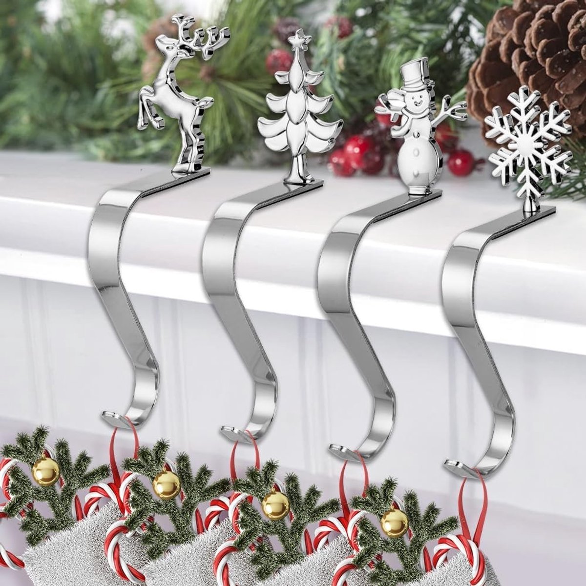 4 Stuks Kerstkousenhouder Haakjes van Metaal, Decoratieve Clips voor de Openhaard met 4 Verschillende Patronen, Ideaal voor Kerstversiering en Cadeaus