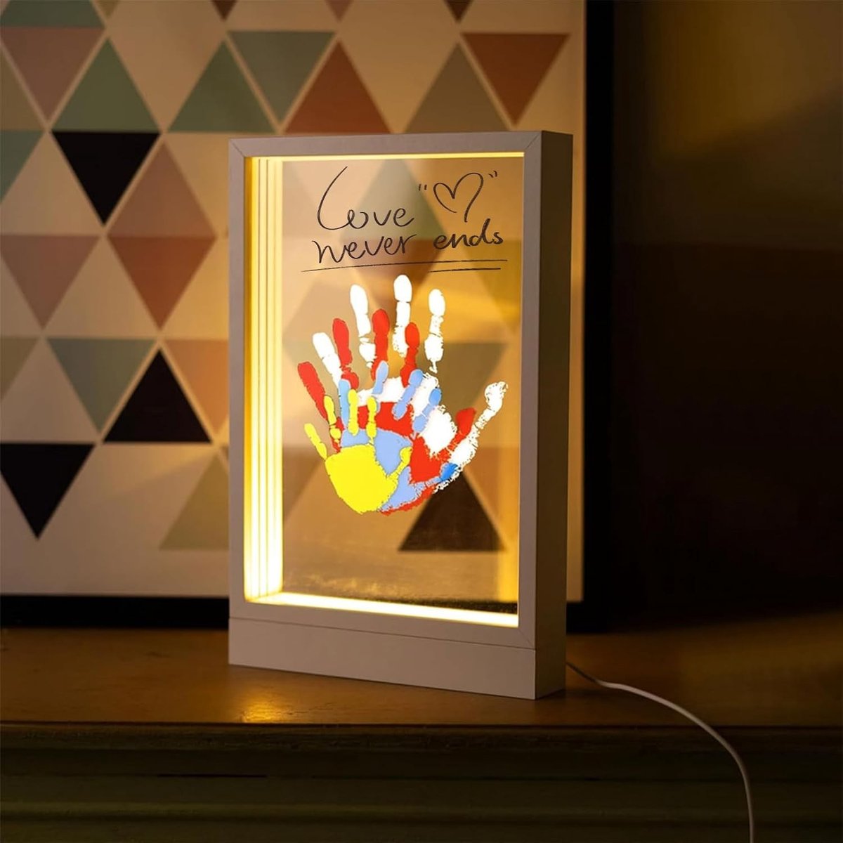 Handafdrukset voor het gezin met houten lijst, LED-verlichting en transparante bladen voor unieke herinneringen om te hangen of neer te zetten