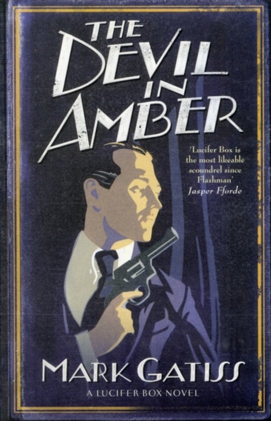 Boek "The Devil In Amber" van Mark Gatiss. Een man met een pistool, zittend in een donkere sfeer.