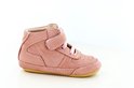 Roze leren sneaker met klittenbandsluiting en veters. Witte stiksels.