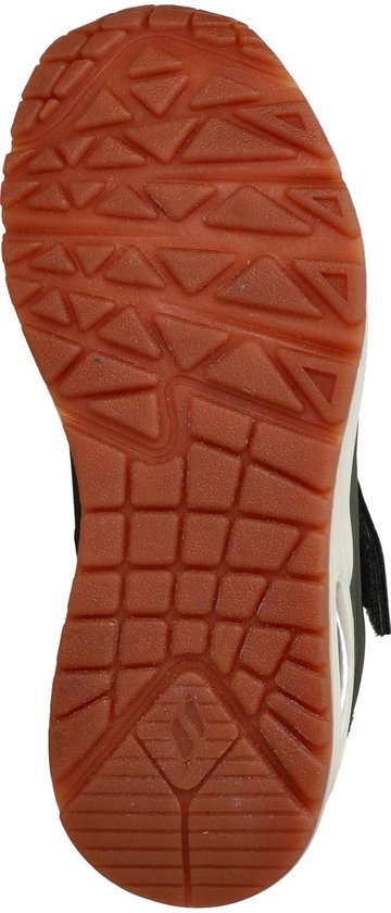 Onderkant van een bruine Skechers sneaker met profiel.
