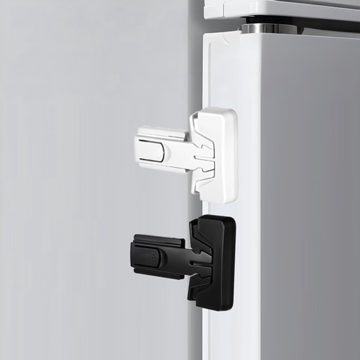 Koelkastslot 2-delig - Kindveilige Deurslot - Zelfklevend - Veilig ABS-plastic - Geschikt voor de meeste koelkasten - Vergrendelt automatisch