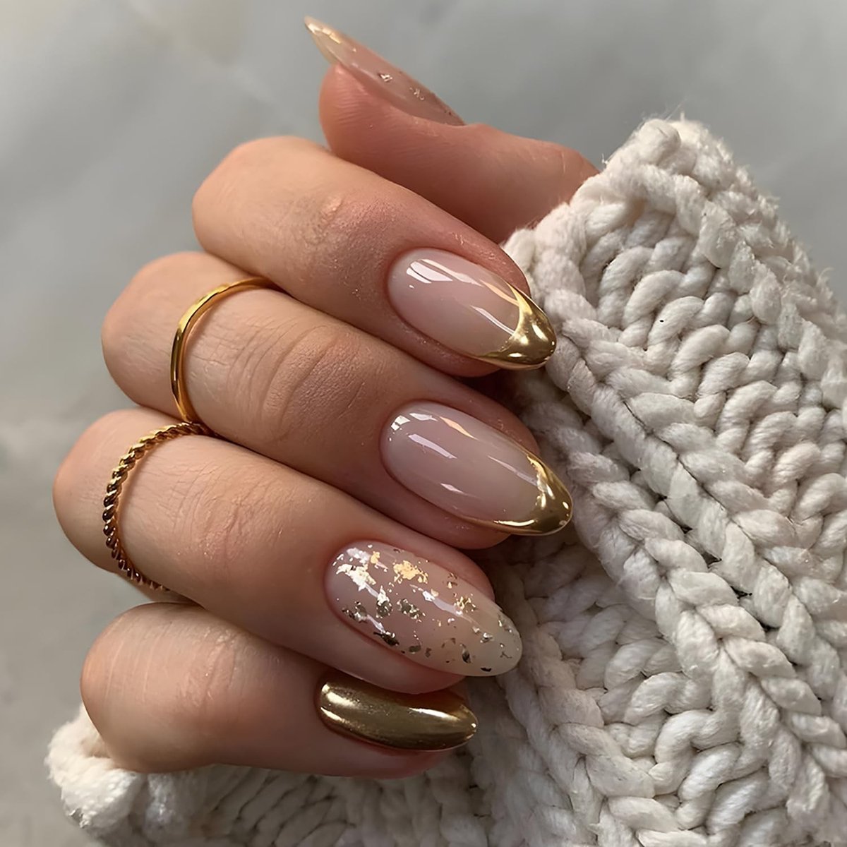 Dailygoods- Nepnagels 24 Stuks - Gold French Tip - Plaknagels - Kunstnagels - Zelfklevende Nagels - Elegante Look - Eenvoudig in Gebruik