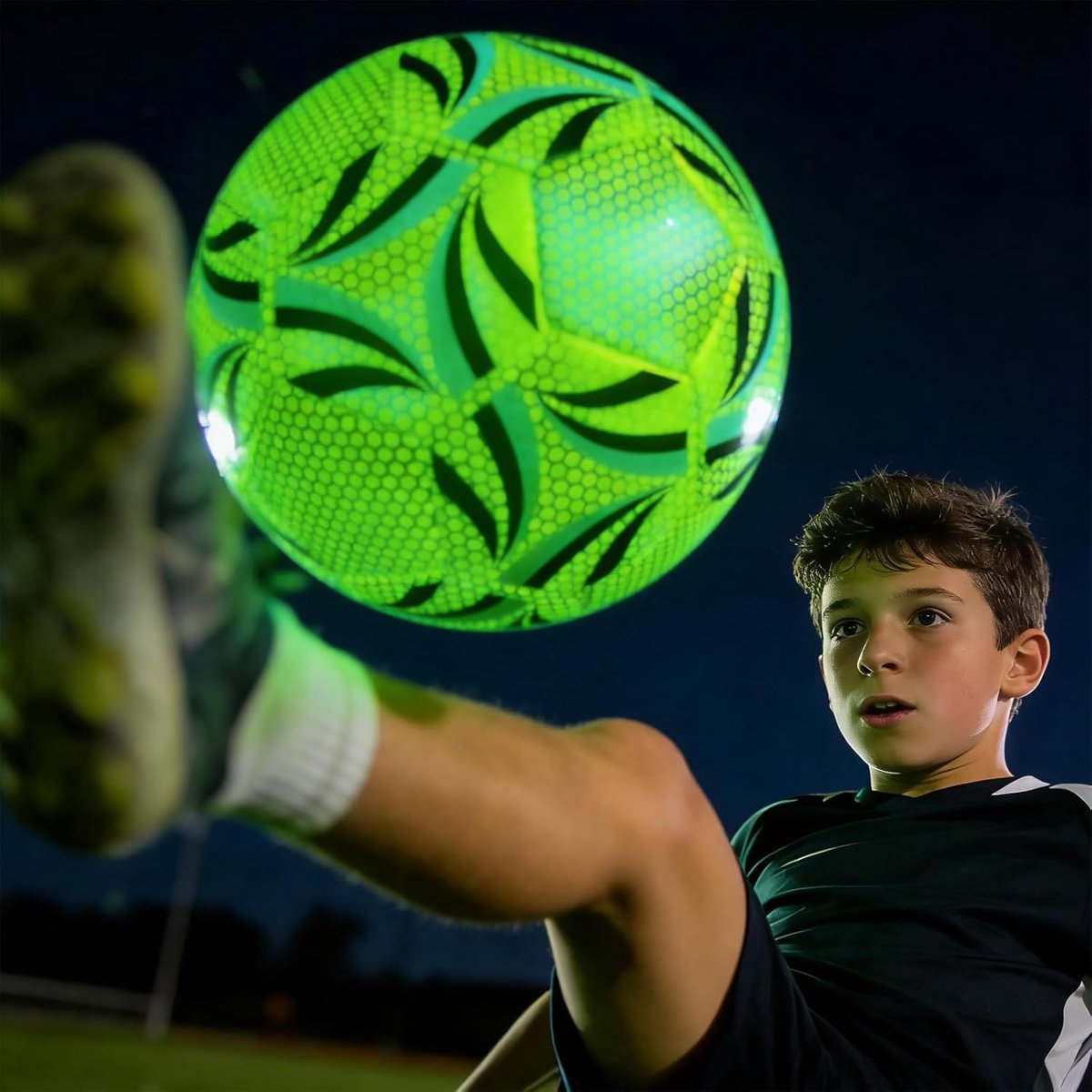 VHV - Lichtgevende Voetbal - Maat 5 Reflecterende Bal - PU Trainingsbal voor Avondspel — cadeau in Sport & Outdoor - foto 2