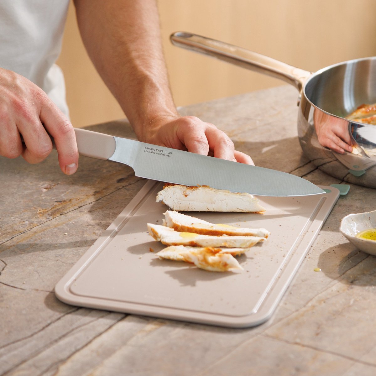 BergHOFF Home Elements Messenset 9-delig – Messenblok Sand met 5 Messen (Koksmes, Vleesmes, Santoku, Kartel- & Schilmes) & 3 Magnetische Kleurgecodeerde Snijplanken – PFAS-vrij & Vaatwasbestendig