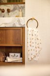 Witte hydrofiele doek met dierenprint van konijntjes, beren en nijlpaardjes.