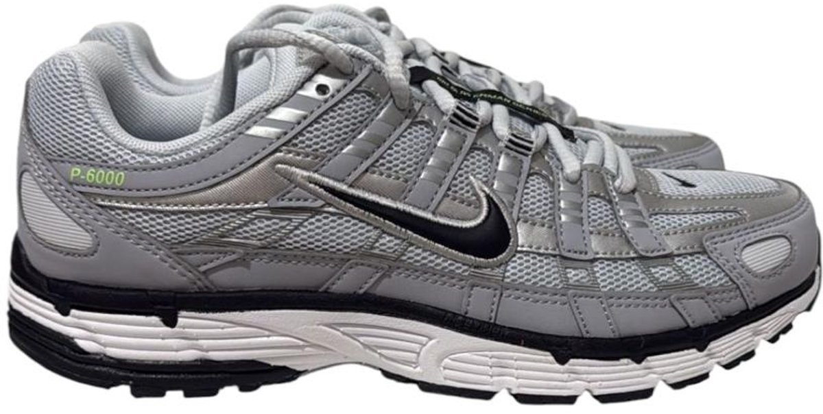 Nike P-6000 Sneakers Zilver