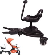 Zwart meerijdplankje met zitje en oranje buggy.
