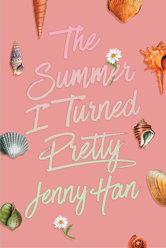La couverture de 'The Summer I Turned Pretty' par Jenny Han, avec le titre en lettres roses et vert clair sur fond rose, entourée de coquillages et de marguerites.