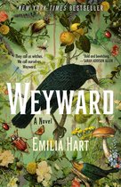 Couverture de livre avec un grand corbeau, le titre 'Weyward' et des illustrations botaniques d'insectes, de champignons et de fruits.