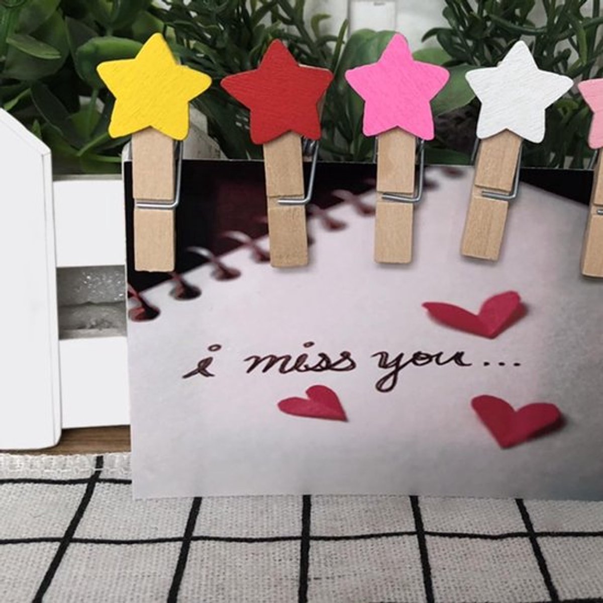 Wasknijpers 50 Stuks - Sterren Houten Wasknijpers - Mini Clips - Kleurrijke Fotoclips - Ambachtelijke Decoratie - Afmetingen 3 x 0,4 cm - Decoratieclips
