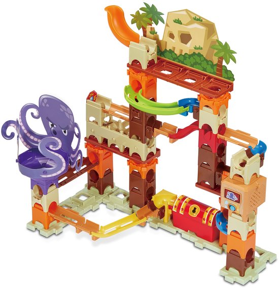 Een kleurrijk ballenbaan-speelset met een piratenschip, een octopus en een schatkist.