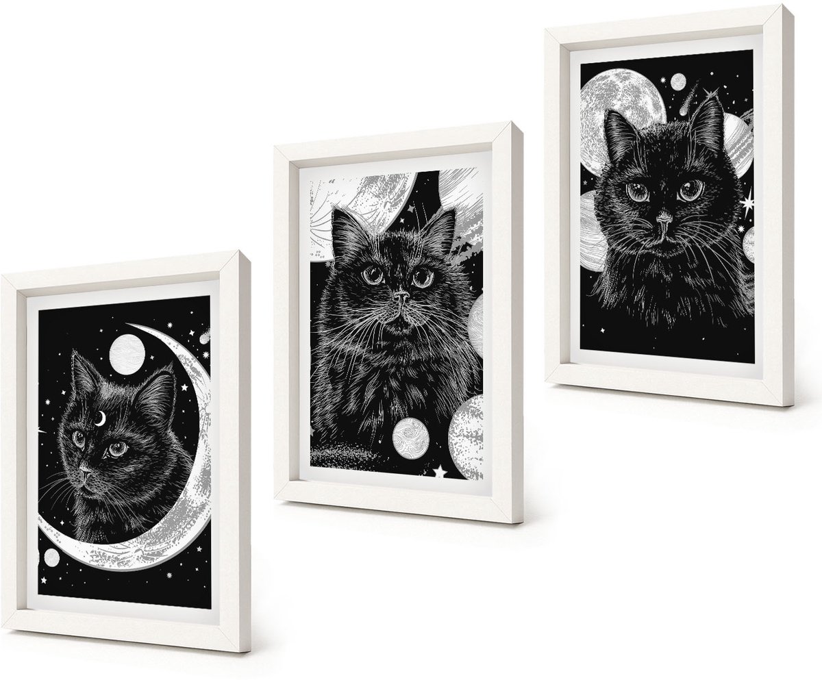Coloray 3-Delige Schilderij Set - Zwarte katten tegen de achtergrond van de maan en planeten in de ruimte. - 20x30 - Wanddecoratie - Schilderijen Set - Kantoor - Woonkamer Decoratie