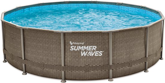Rond Summer Waves frame zwembad met gevlochten buitenkant en blauw water.