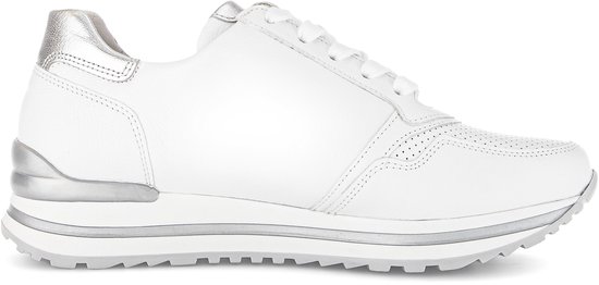 Witte Gabor sneaker met zilveren accenten, rits en perforaties