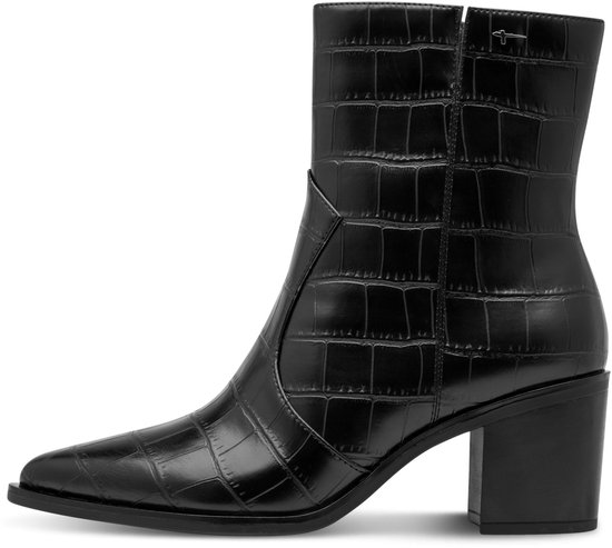 Vue latérale d'une botte noire imprimé crocodile, bout pointu et talon bloc.