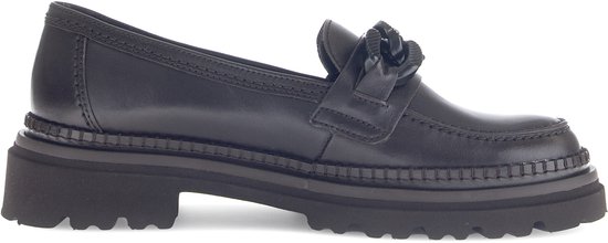Bruine leren loafer, zijaanzicht met decoratieve kettingschakel en robuuste plateauzool.