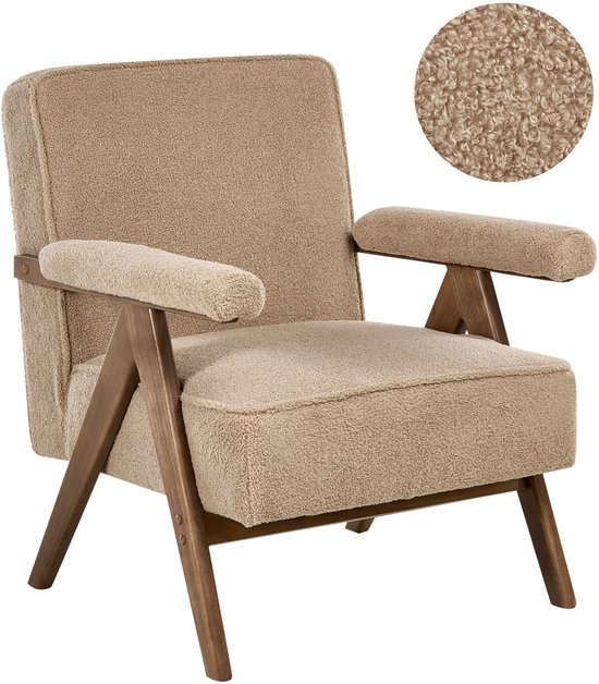 Bruine teddy fauteuil met houten frame, close-up van de stof.