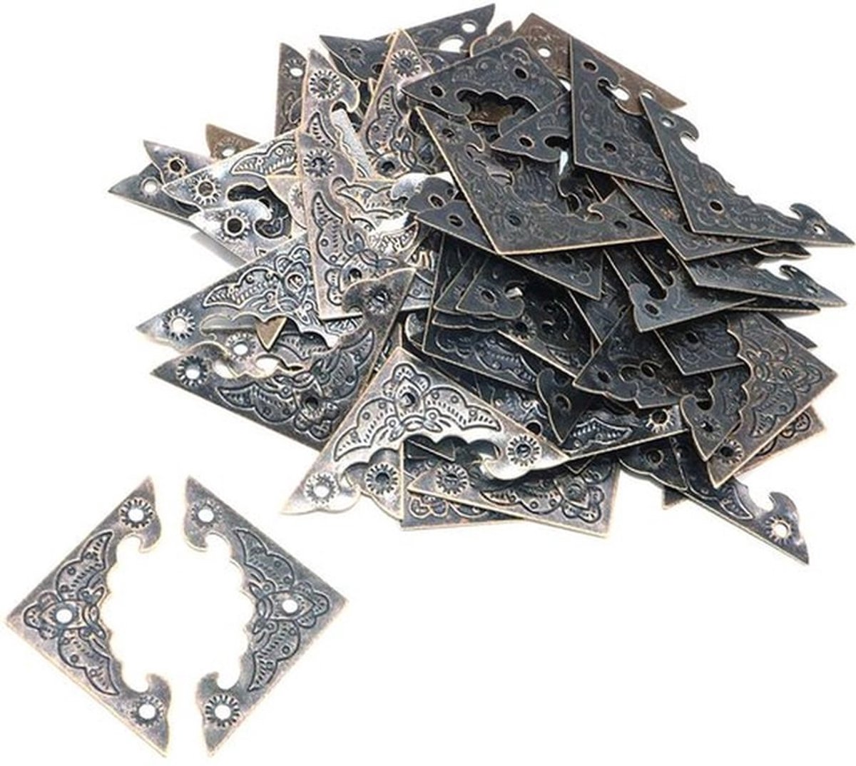 Hoekbeschermers Antieke Stijl - 50 Stuks - 40 Mm - Decoratieve Driehoek - Meubel Bescherming - Corrosiebestendig - Antiek Messing - Meubeldecoratie