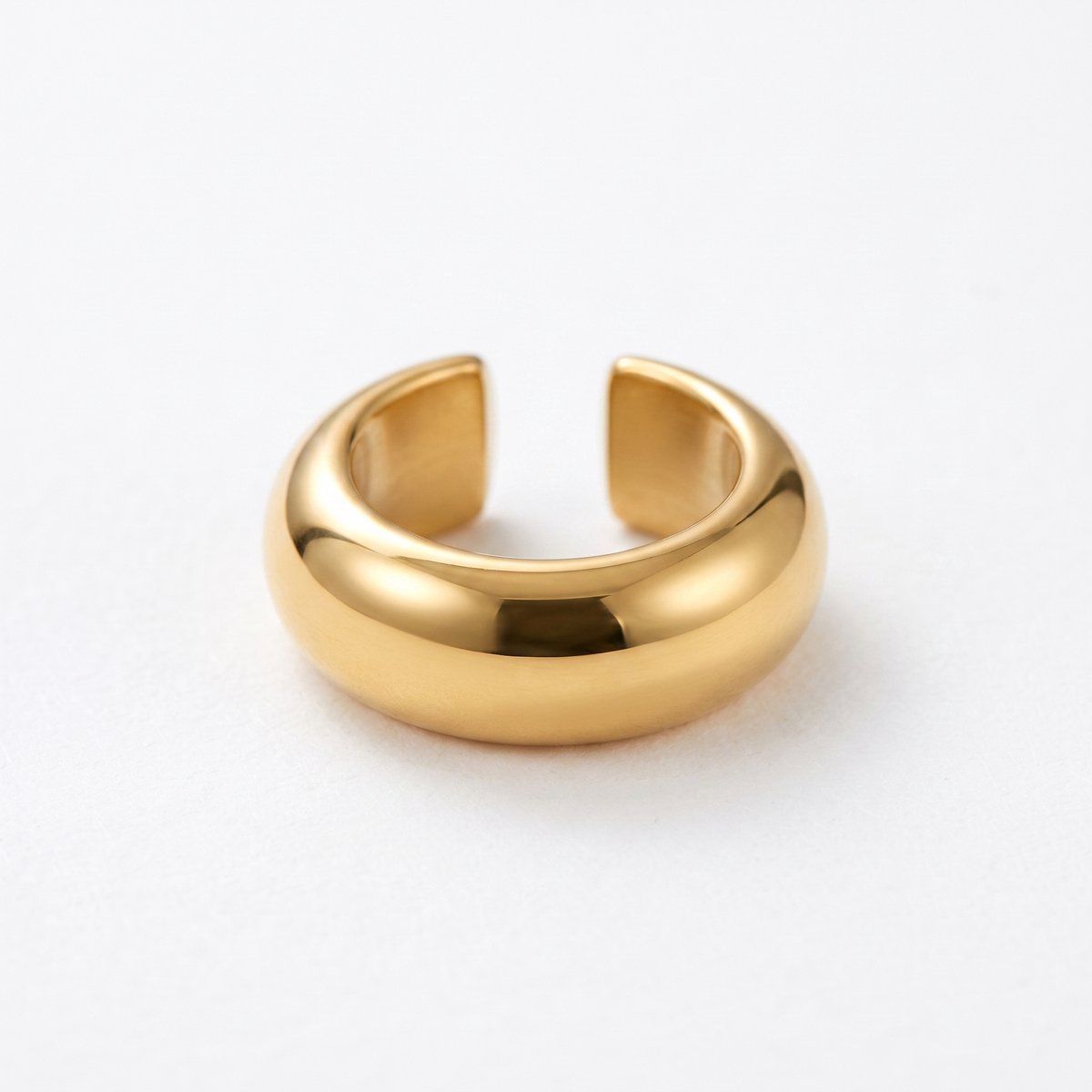 Lundholm Meriam Earcuff Dames Goud kleurig – Premium Stainless Steel Jewellery Gold PVD Plated – Oor Cuff Zonder Gaatjes Oorklem dames Goudkleurig – 1 Stuk – Diameter 1,25 cm – Waterproof & Hypoallergeen – Scandinavisch Design
