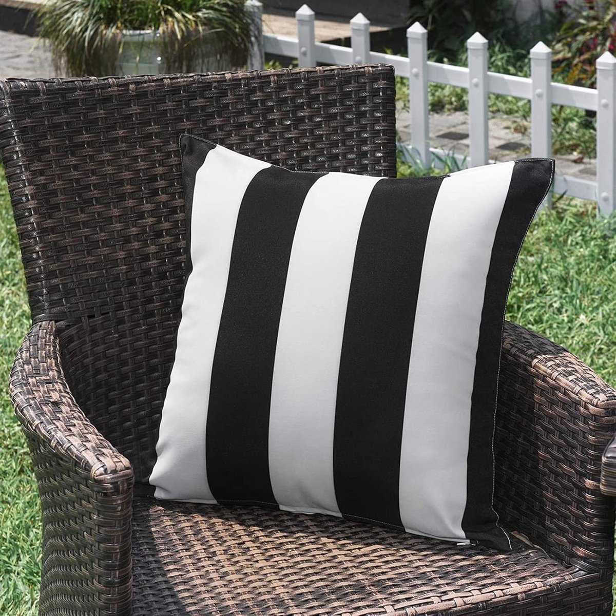SnelShoppen - 2 stuks weerbestendige outdoor kussens 45 x 45 cm, zwart gestreept, waterdichte kussenhoezen voor tuin, bank, woonkamer, decoratief, sie