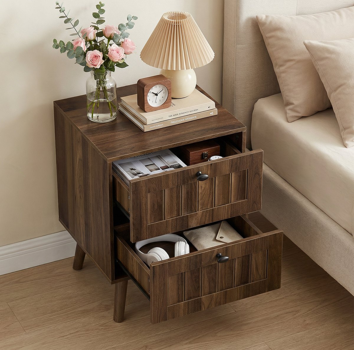 Wishdor - Nachtkastje - 2 lades - retro bijzetkast met massief houten poten - mid-century stijl - slaapkamer of woonkamer - houtlook - walnootkleur - 43,5 x 40 x 57,5 cm