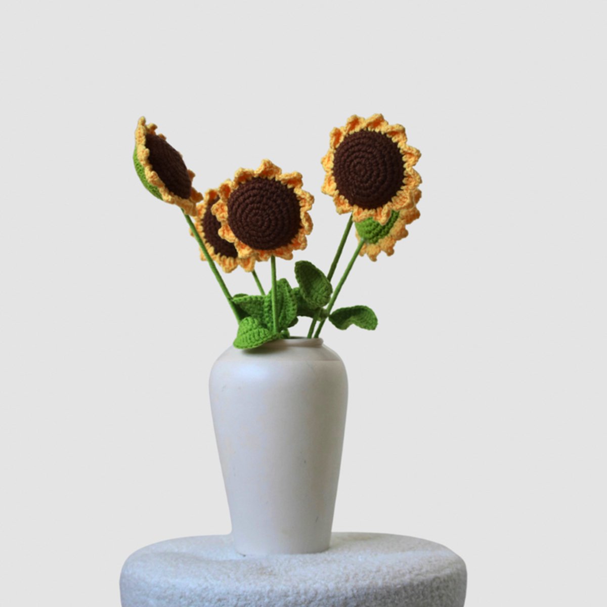 Woolbloom - kunstbloemen - Gehaakte Bloemenboeket - Zonnebloemen - interieurdecoratie- onderhoudsvrij