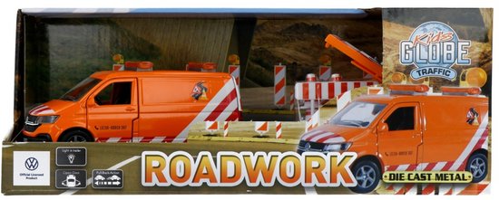 Oranje speelgoedbus met witte en rode strepen en "ROADWORK"-tekst op de verpakking.
