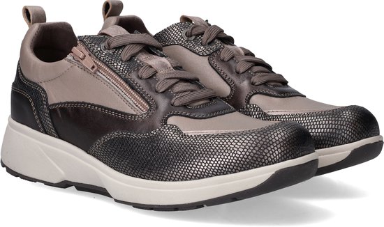 Paar bruine sneakers met beige en donkerbruine leren panelen. Snake-print details, ritssluiting, beige zool.