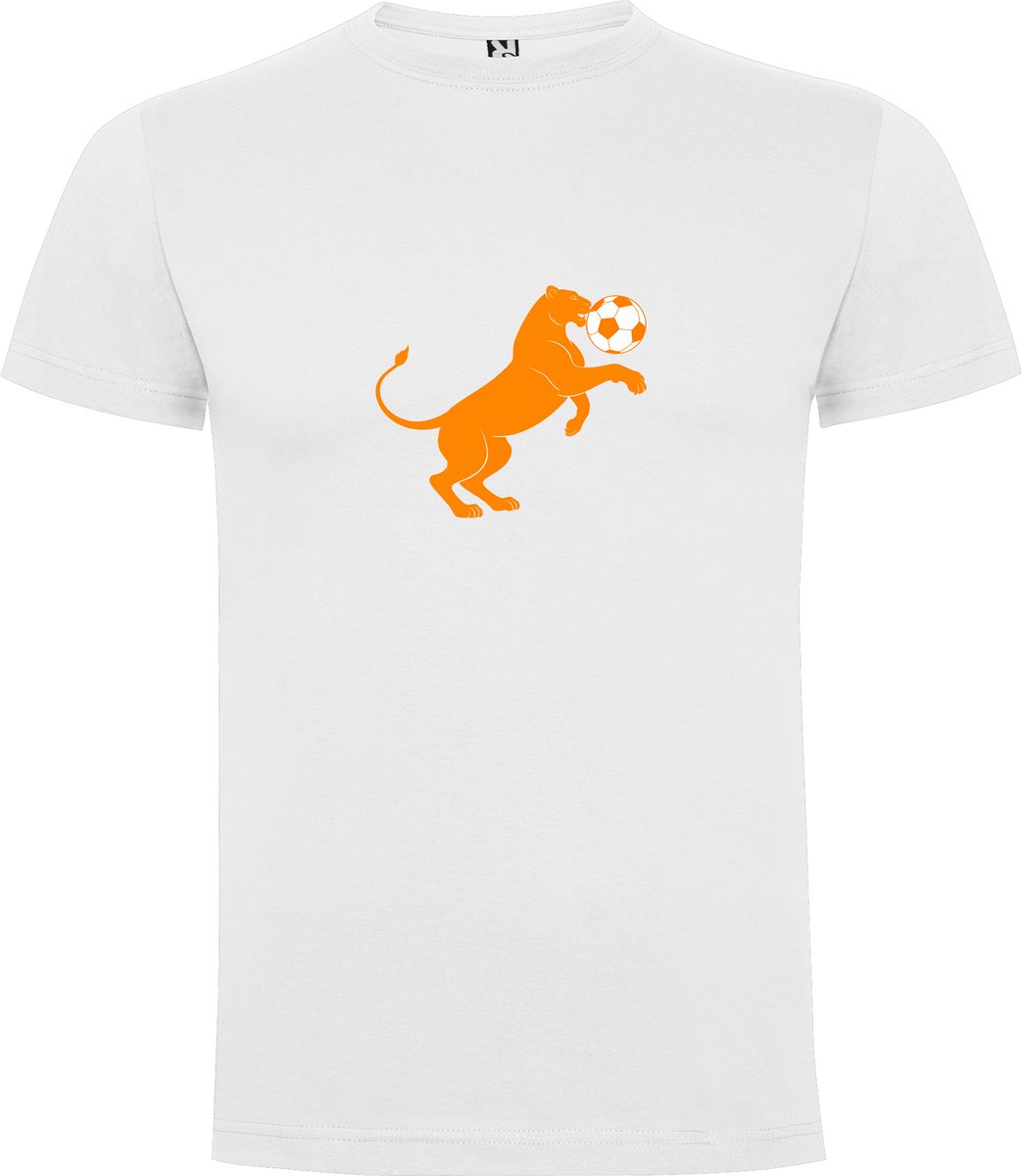 Wit T-Shirt met Kleurrijke print Oranje Leeuwin met voetbal - Leeuwinnen - Dames voetbal - Sport - Winnen Full Color Maat M