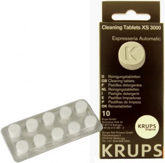 Verpakking en strip met 10 Krups reinigingstabletten voor espressomachines.