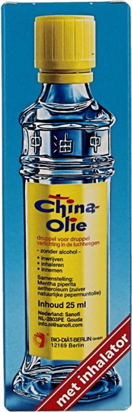 Flesje China Olie met gele dop en gele wikkel, "met inhalator" op rode band. Netto inhoud 25 ml.
